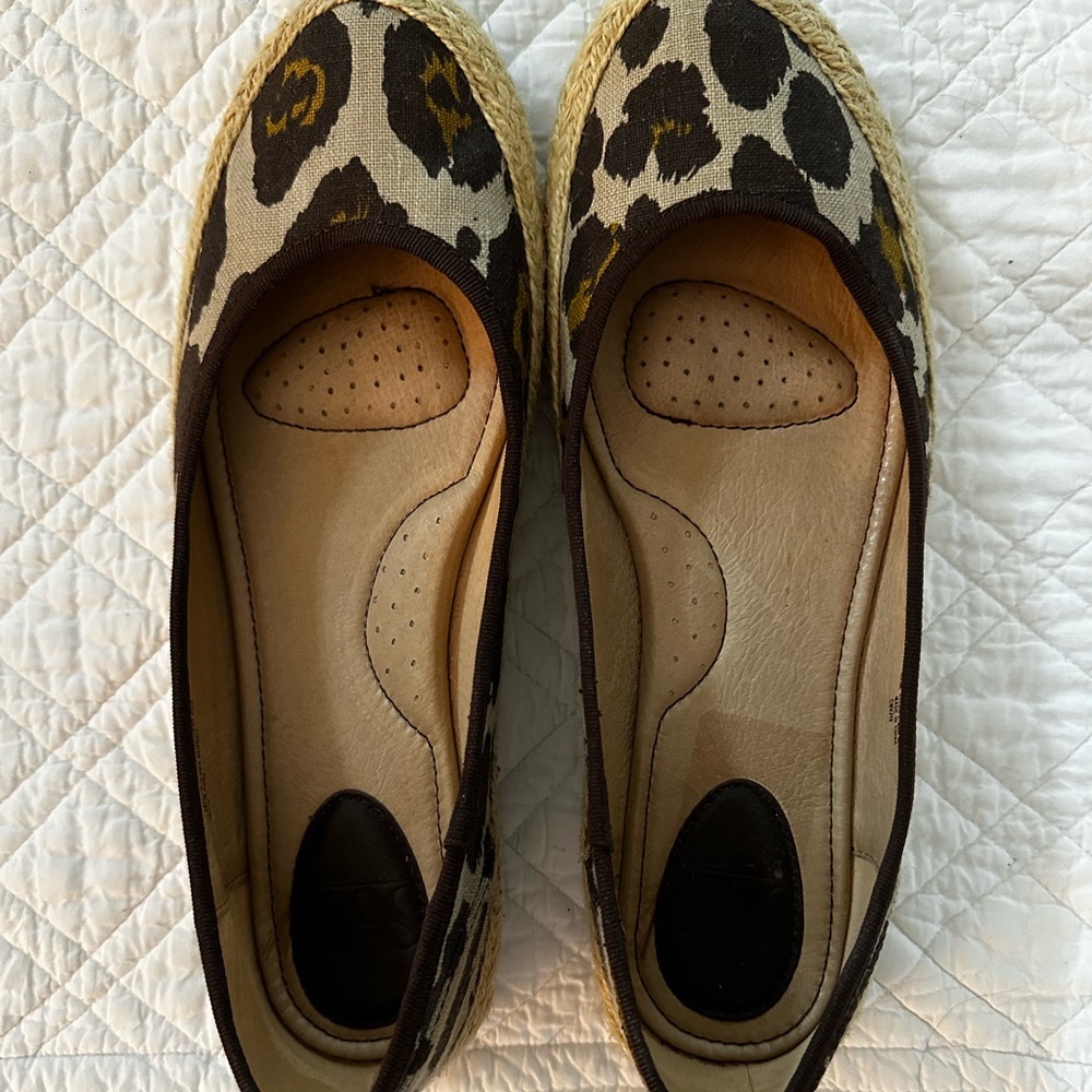 Hardly worn leopard fabric flat by SOFFT